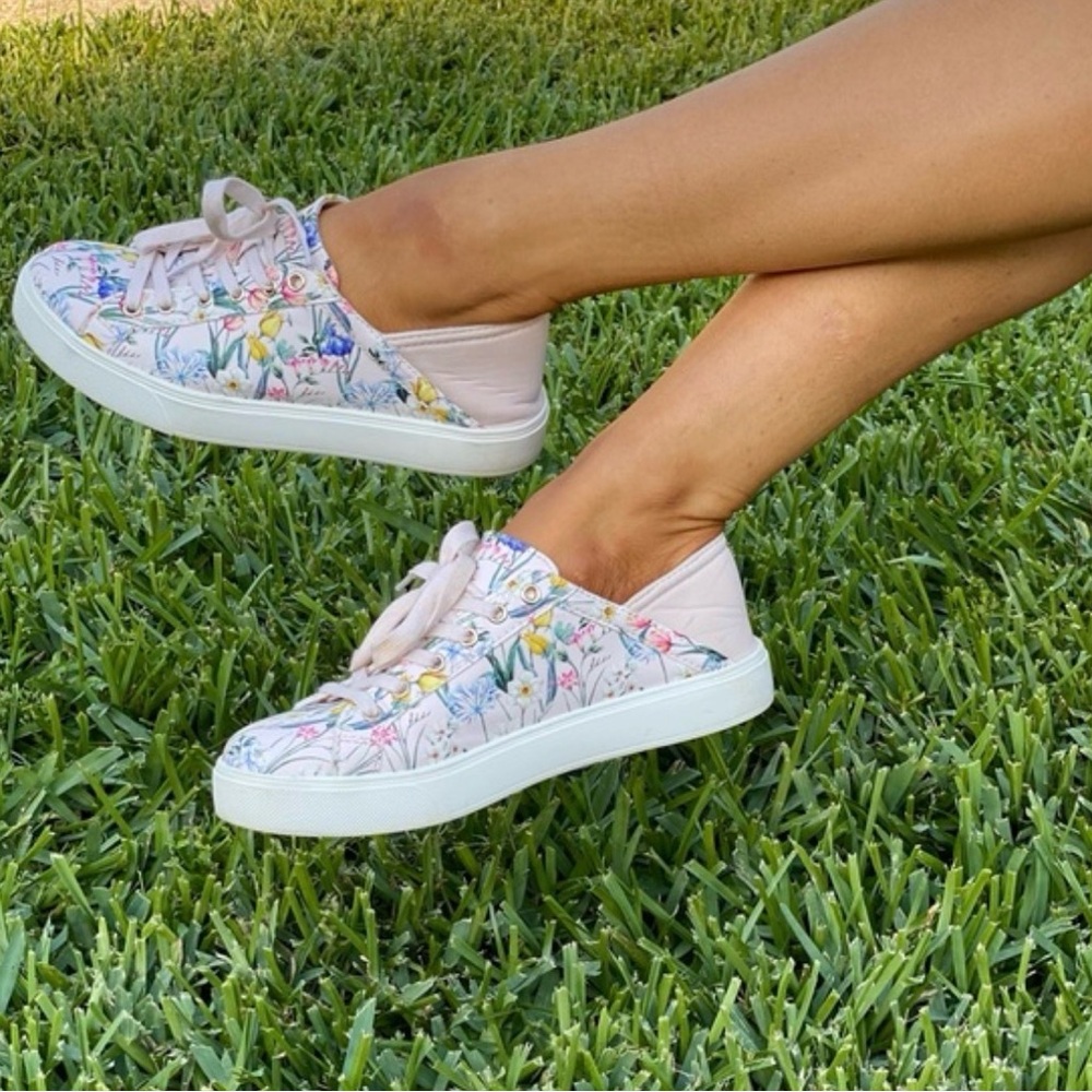 ALDO Stephanie floral sneakers in a white wildflower